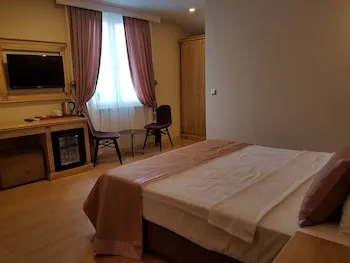 Apple Tree Hotel