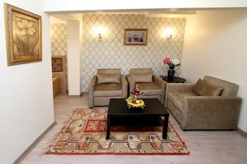Apple Tree Hotel