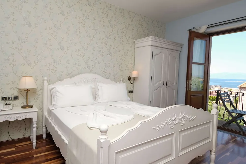 Tek Büyük Yataklı Oda, Balkon, Deniz Manzaralı