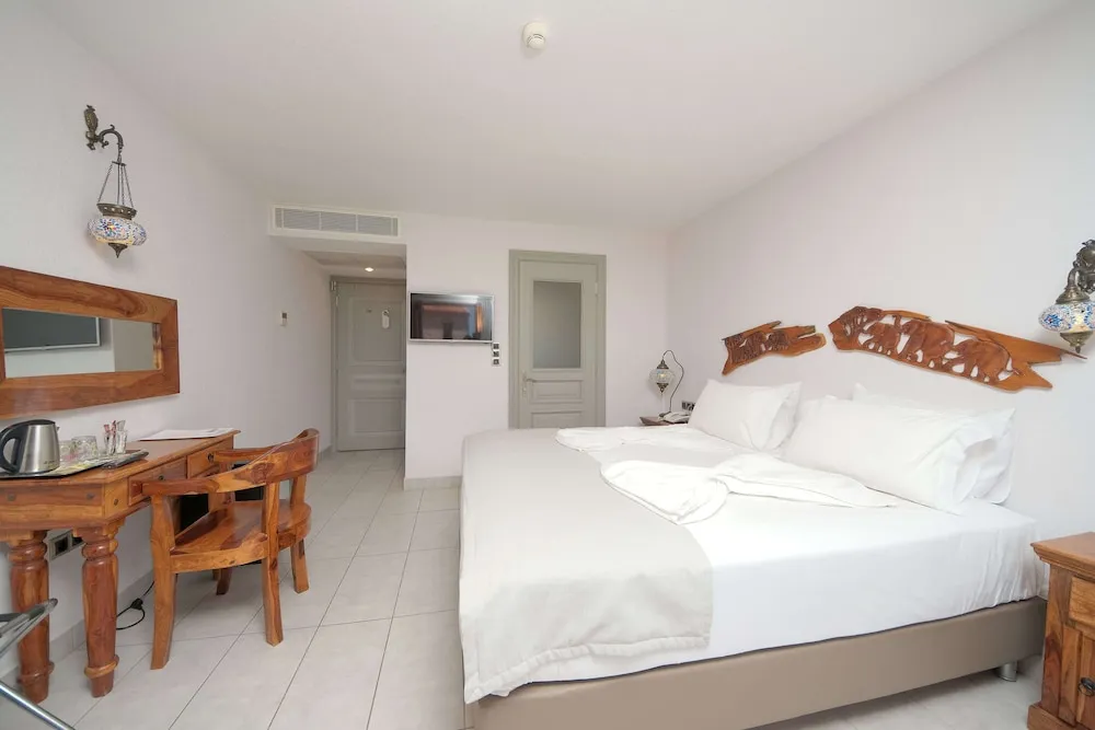 Tek Büyük Yataklı Oda, Balkon, Deniz Manzaralı
