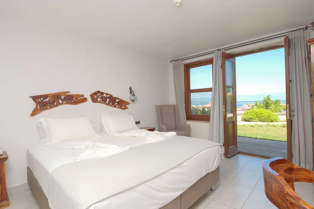 Tek Büyük Yataklı Oda, Balkon, Deniz Manzaralı