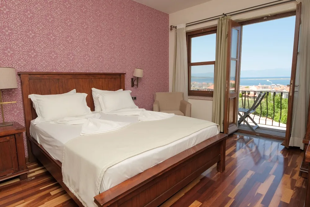 Tek Büyük Yataklı Oda, Balkon, Deniz Manzaralı