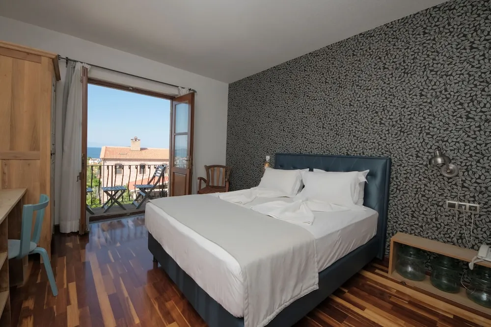 Tek Büyük Yataklı Oda, Balkon, Deniz Manzaralı