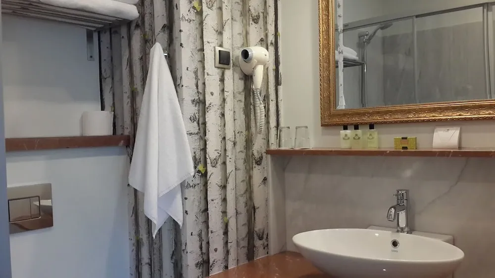 Tek Büyük Yataklı Oda, Bahçe Manzaralı