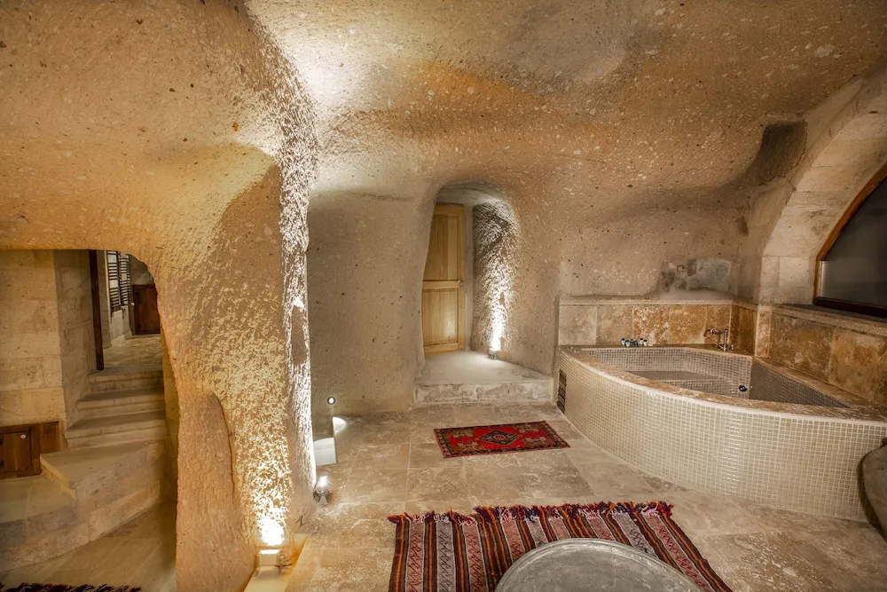 Superior Cave Suite