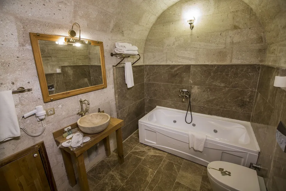 Superior Cave Suite