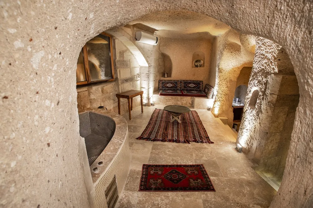 Superior Cave Suite