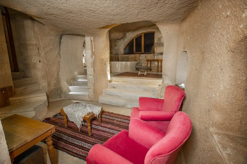 Superior Cave Suite