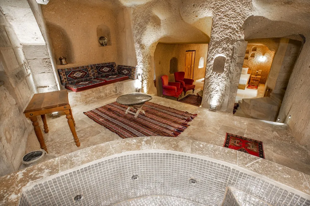 Superior Cave Suite