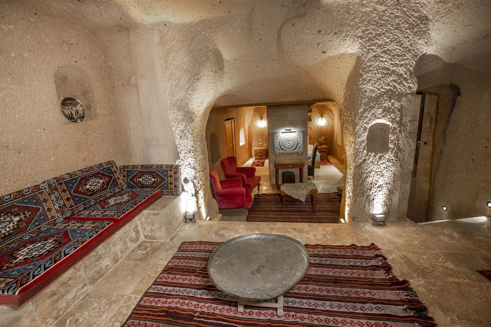 Superior Cave Suite