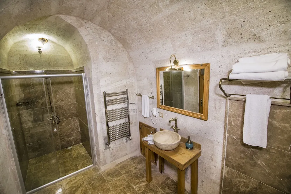 Superior Cave Suite