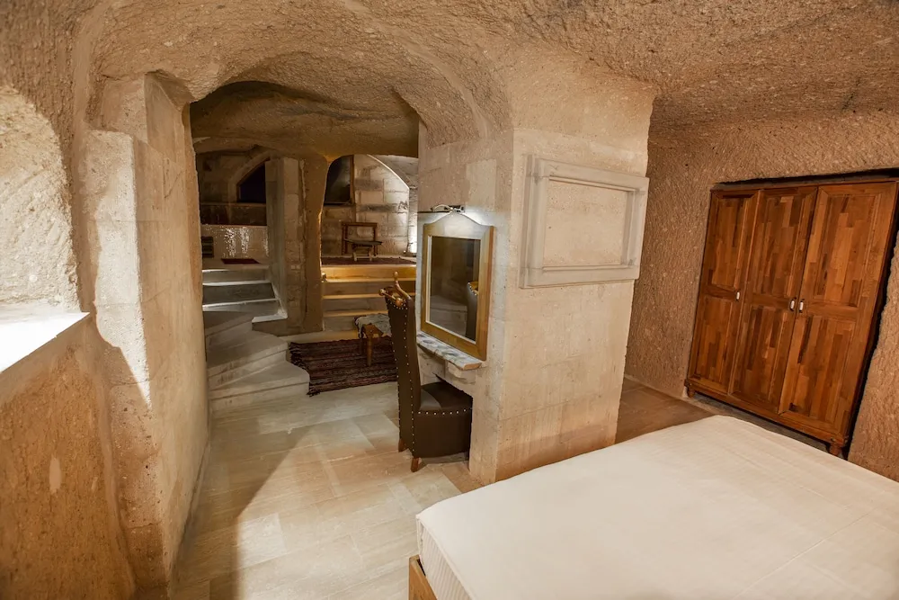 Superior Cave Suite
