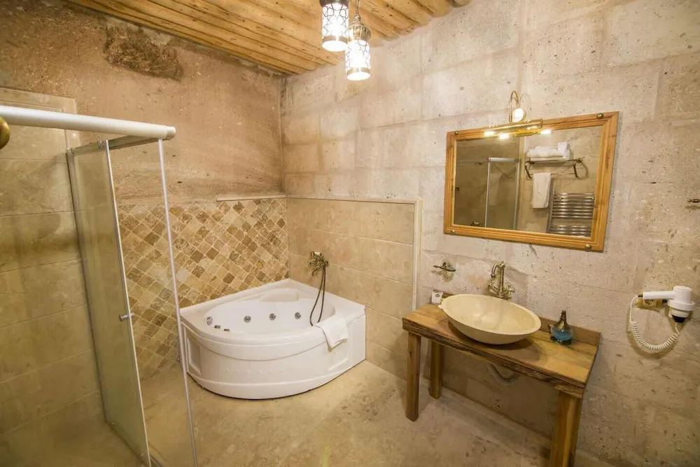 Deluxe Stone Suite
