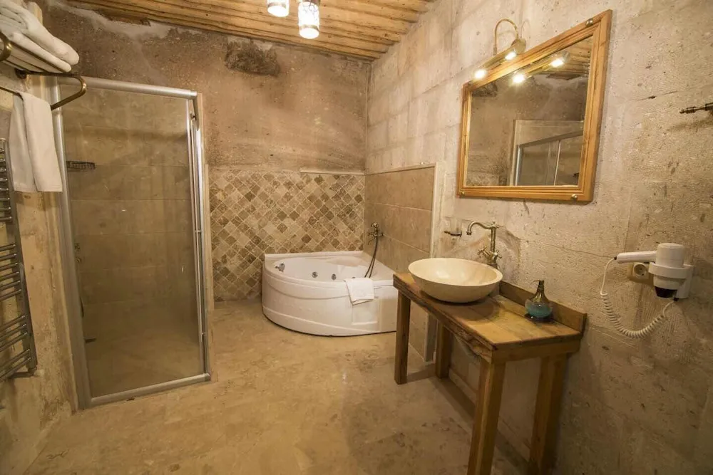 Deluxe Stone Suite