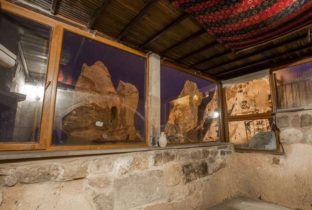 Deluxe Stone Suite