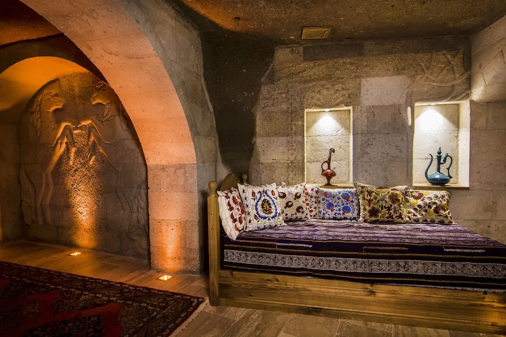 Junior Cave Suite