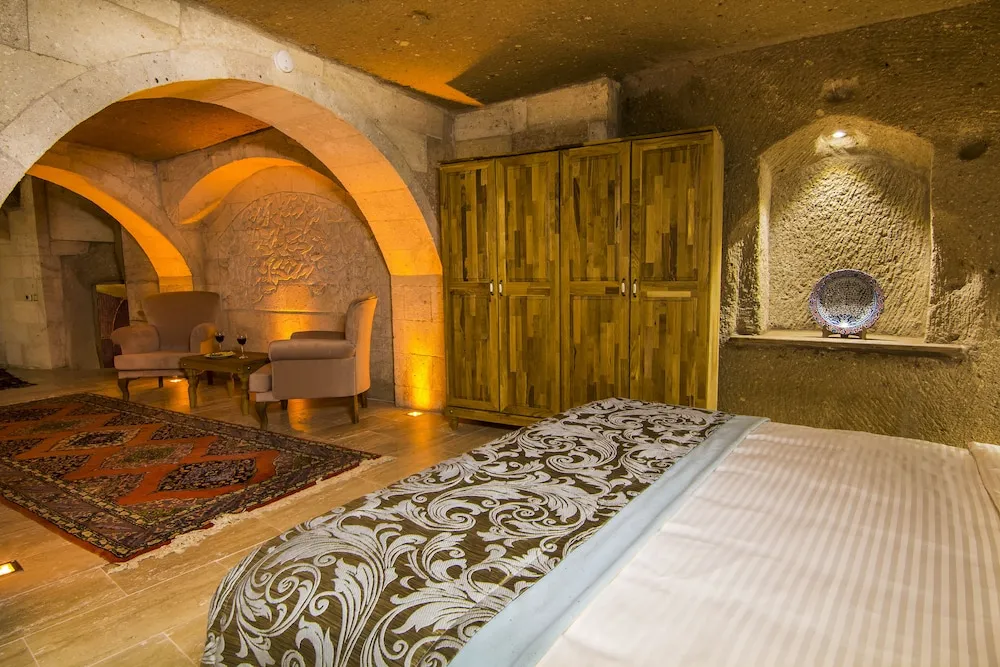 Junior Cave Suite