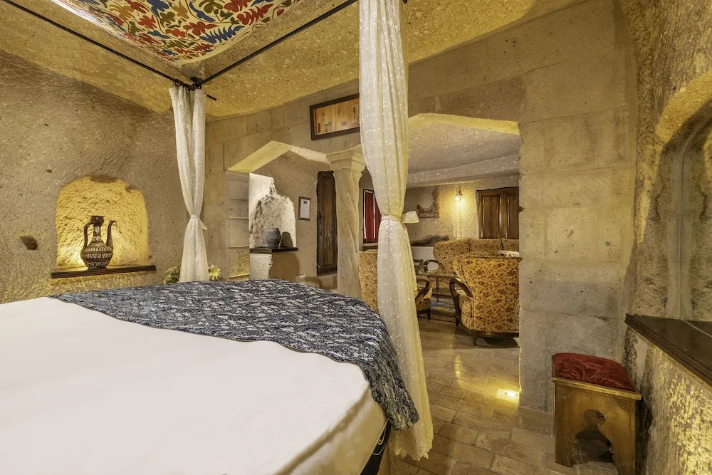 Honeymoon Suite