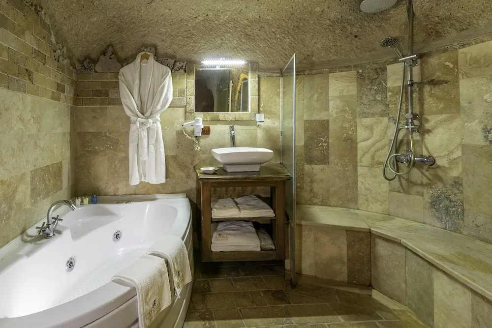 Honeymoon Suite