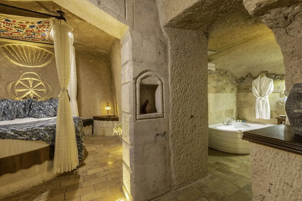 Honeymoon Suite