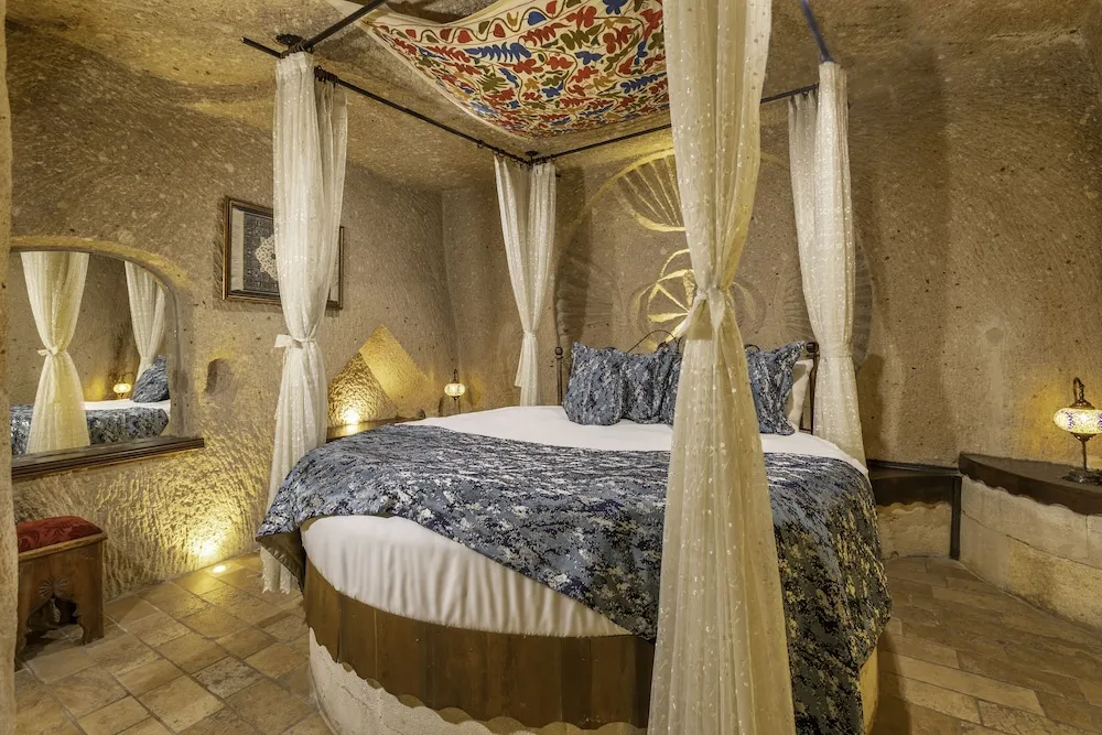 Honeymoon Suite