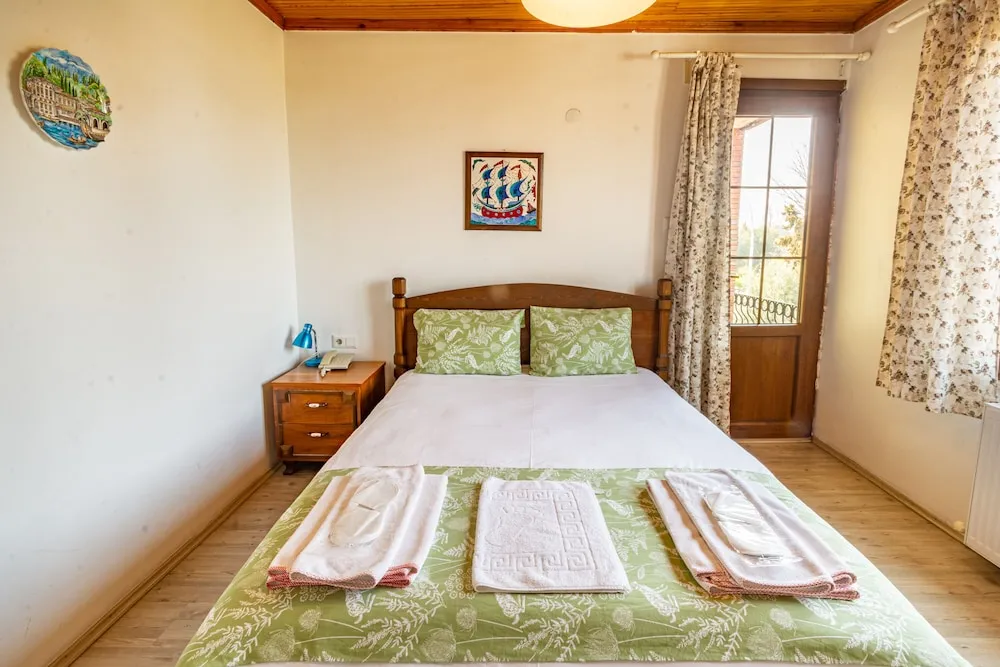 Standard Tek Büyük Yataklı Oda, Balkon, Göl Manzaralı