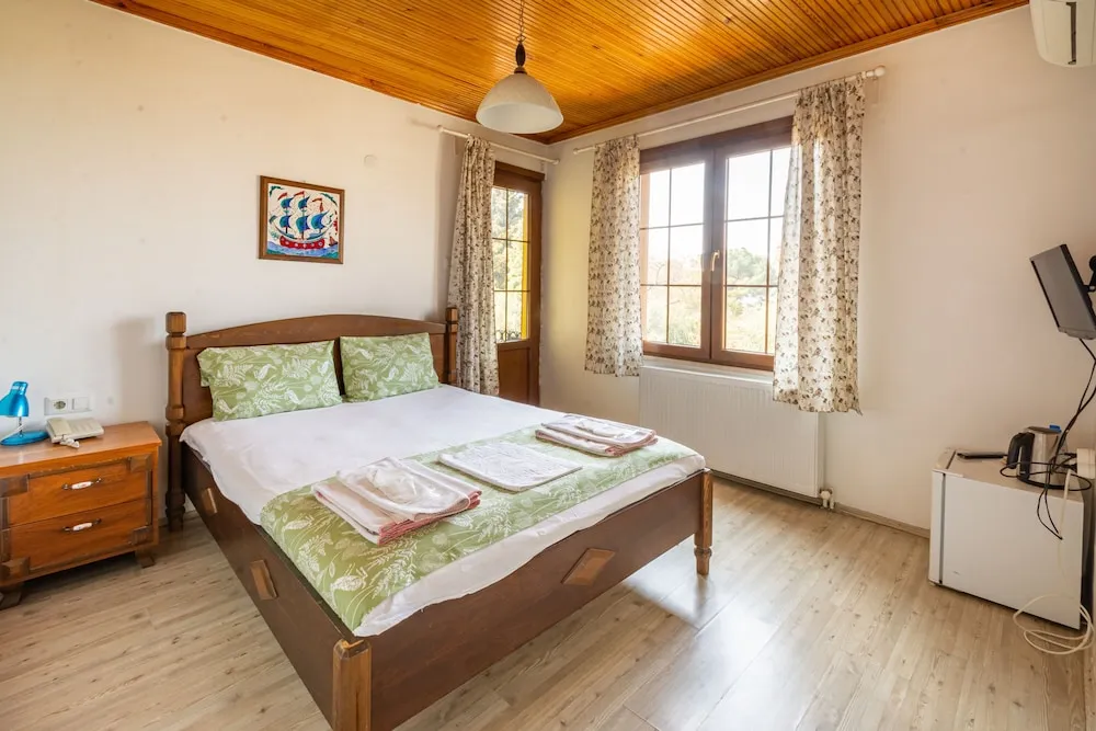 Standard Tek Büyük Yataklı Oda, Balkon, Göl Manzaralı