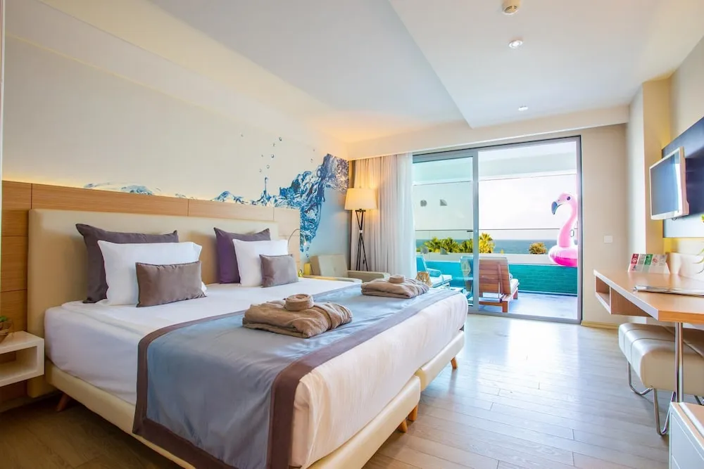 Deluxe Süit, 1 Çift Kişilik Yatak, Deniz Manzaralı, Havuz Kenarı