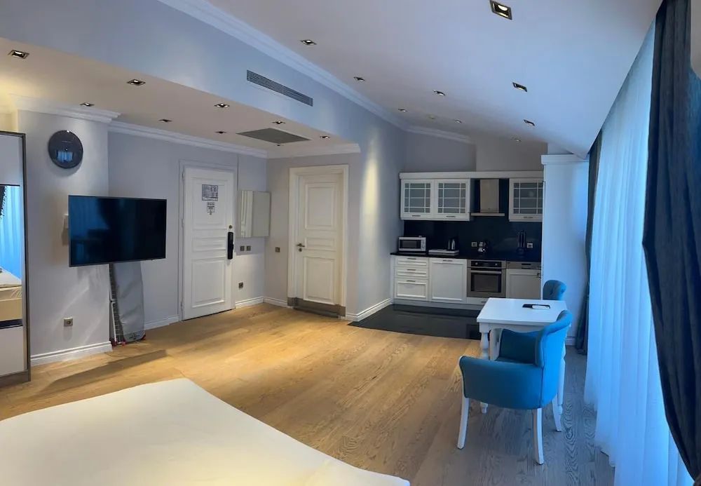 Queen Room