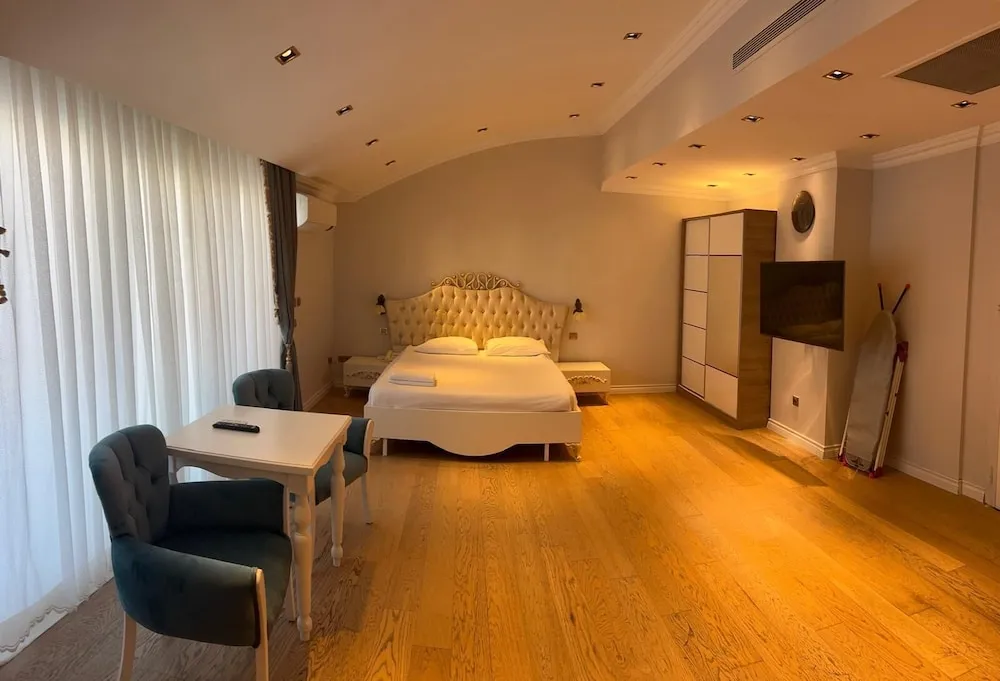 Queen Room