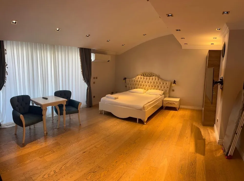 Queen Room