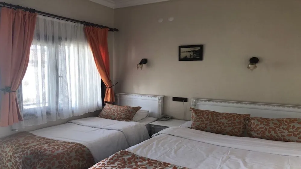 Üç Kişilik Oda