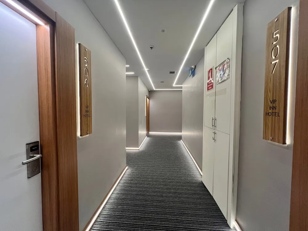 Standard Oda, 1 Büyük (Queen) Boy Yatak, Şehir Manzaralı