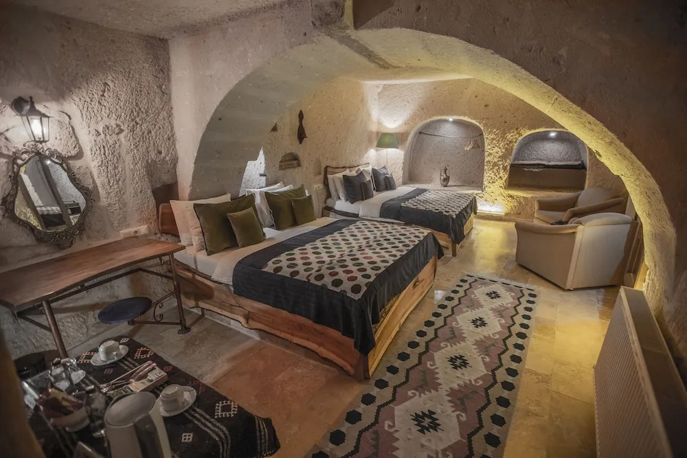 Deluxe Cave Room