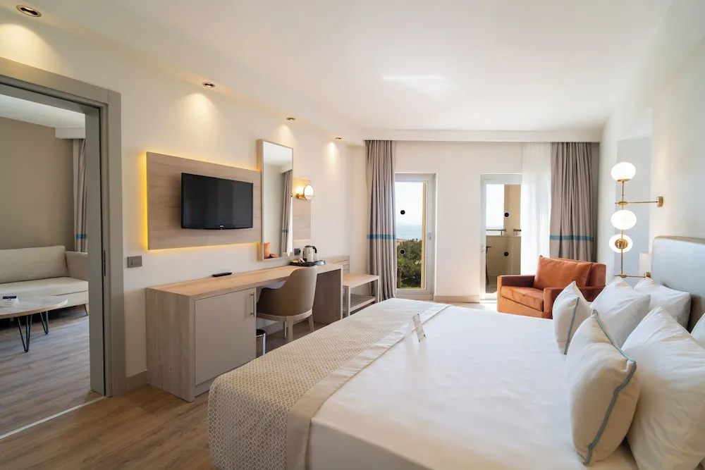 Deluxe Family Room with Sea View