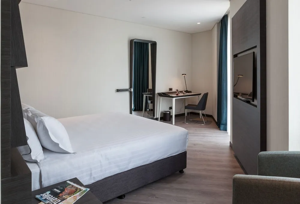 Corner Room, Twin Bed