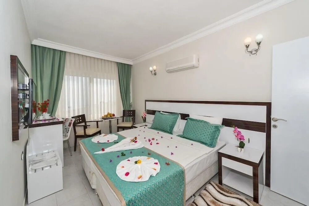 Basic Tek Büyük veya İki Ayrı Yataklı Oda, Deniz Manzaralı