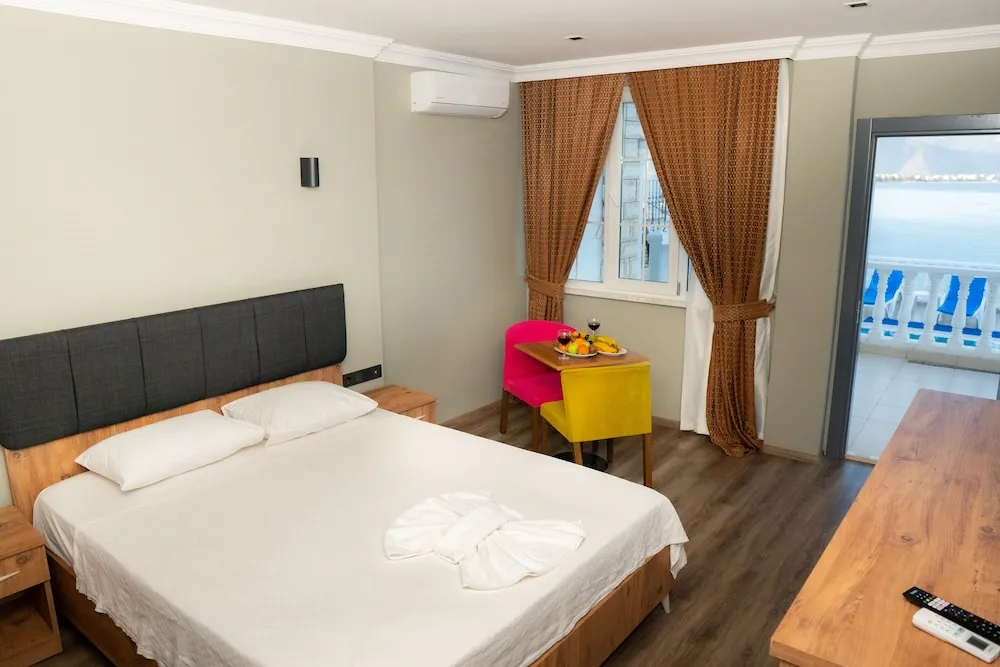 Basic Tek Büyük veya İki Ayrı Yataklı Oda, Deniz Manzaralı