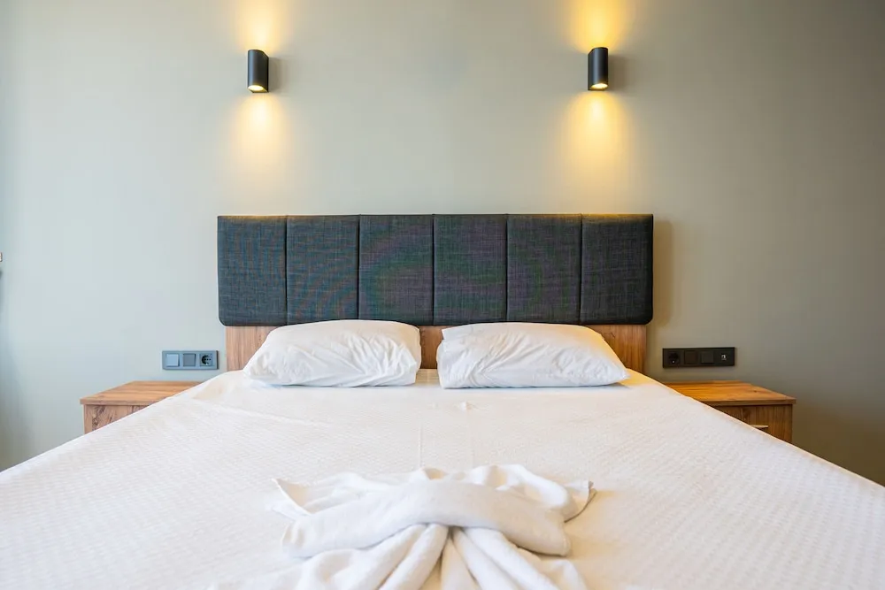 Deluxe Büyük Yataklı Tek Kişilik Oda, 1 Çift Kişilik Yatak, Deniz Manzaralı, Denize Bakan