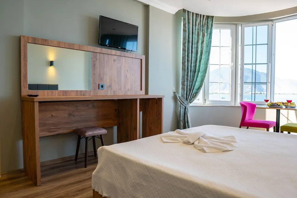 Deluxe Büyük Yataklı Tek Kişilik Oda, 1 Çift Kişilik Yatak, Deniz Manzaralı, Denize Bakan