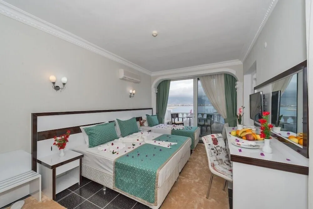 Standard Üç Kişilik Oda, Deniz Manzaralı