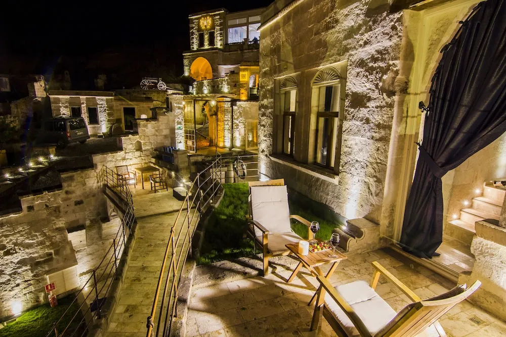 Premium Honeymoon Cave Suite