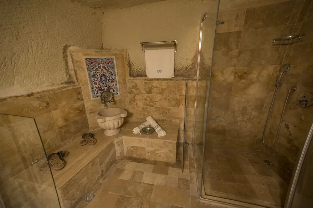 Premium Honeymoon Cave Suite
