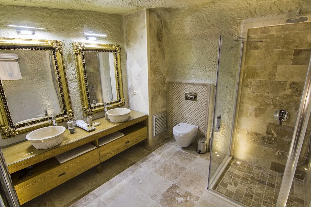 Garden Cave Suite