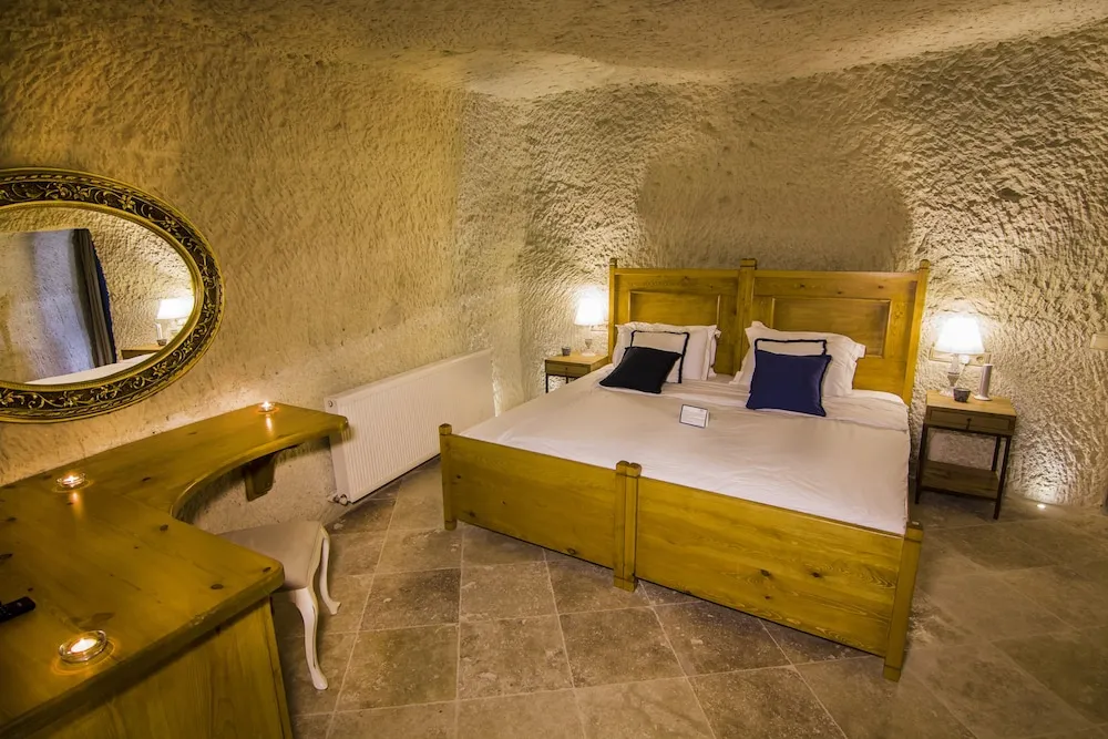 Garden Cave Suite