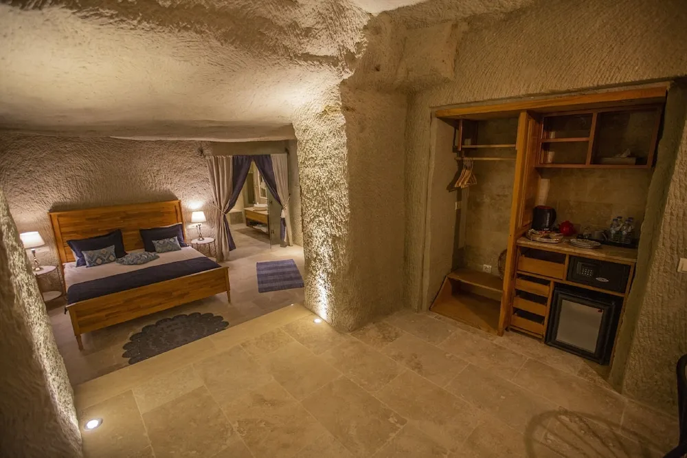 Royal Süit, Balkon (cave)