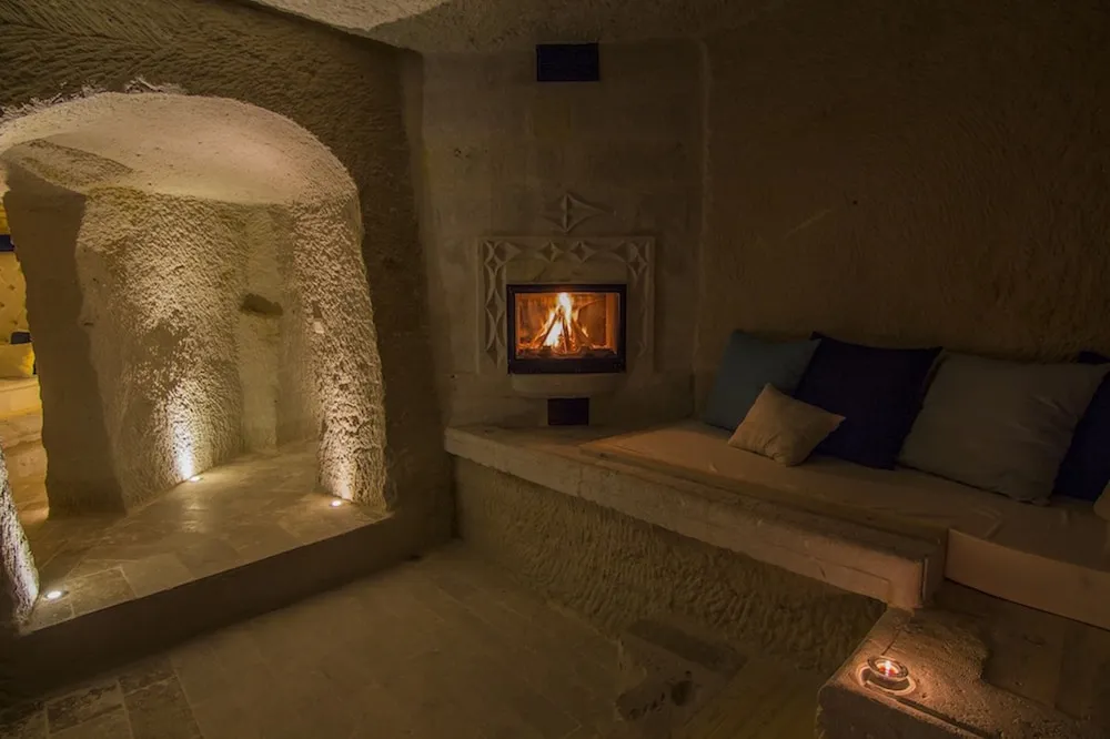 Deluxe Cave Suite