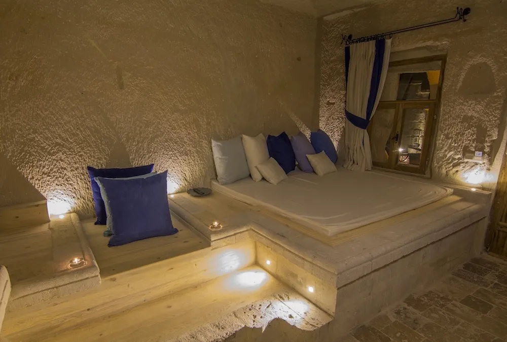 Deluxe Cave Suite