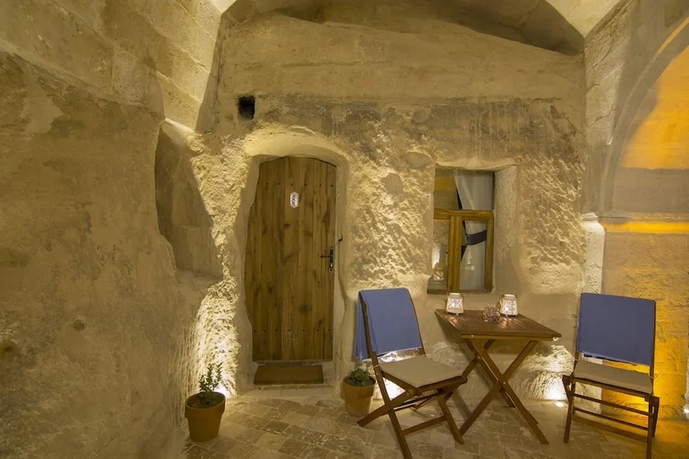 Deluxe Cave Suite