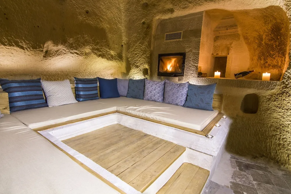 Deluxe Cave Suite
